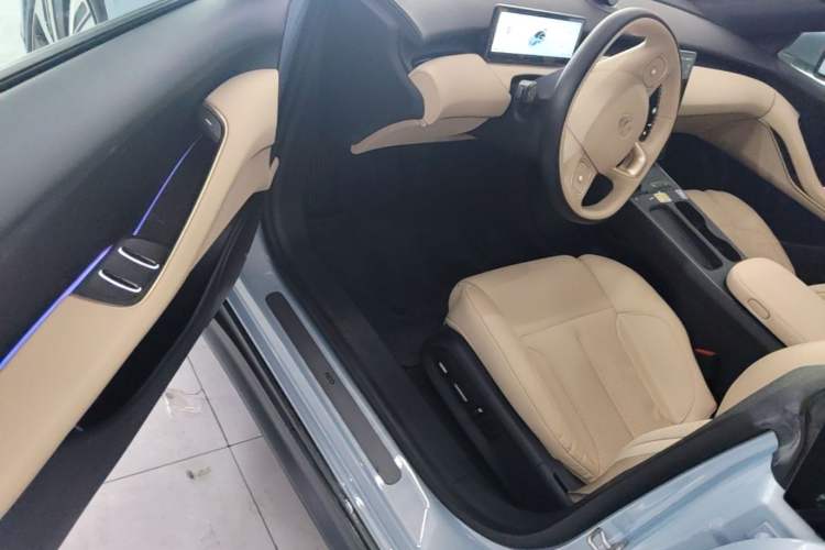 Used Nio ET5 2022 75 kWh Driver Seat
