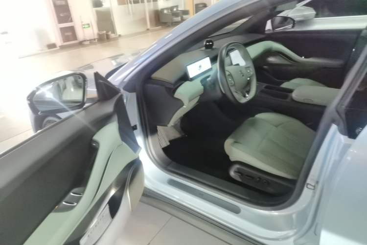 Used Nio ET5 2022 75 kWh Driver Seat