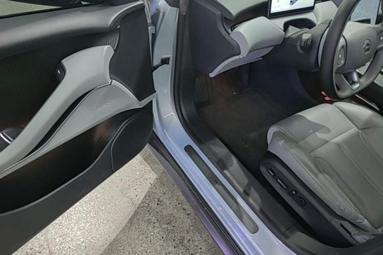 Used Nio ET5 2022 75 kWh Driver Seat
