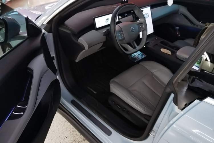 Used Nio ET5 2022 75 kWh Driver Seat