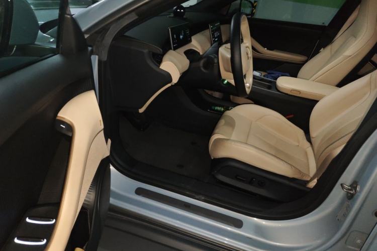 Used Nio ET5 2022 75 kWh Driver Seat