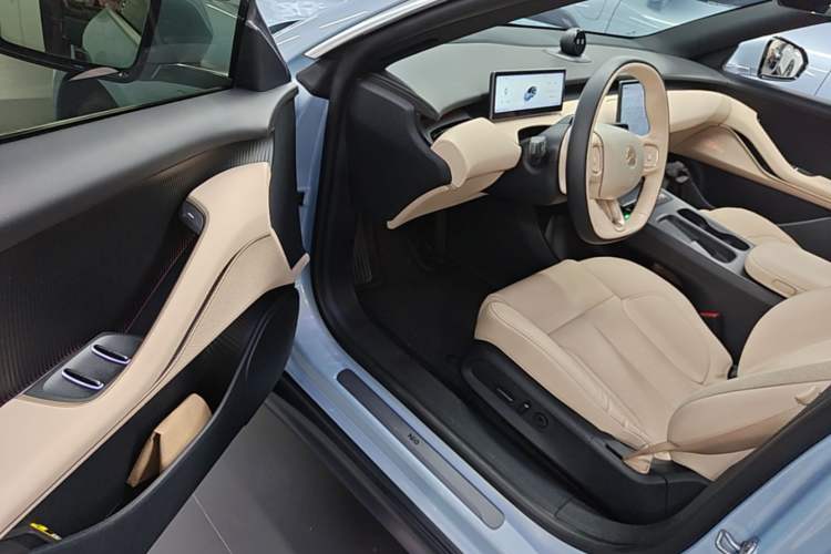 Used Nio ET5 2022 75 kWh Driver Seat
