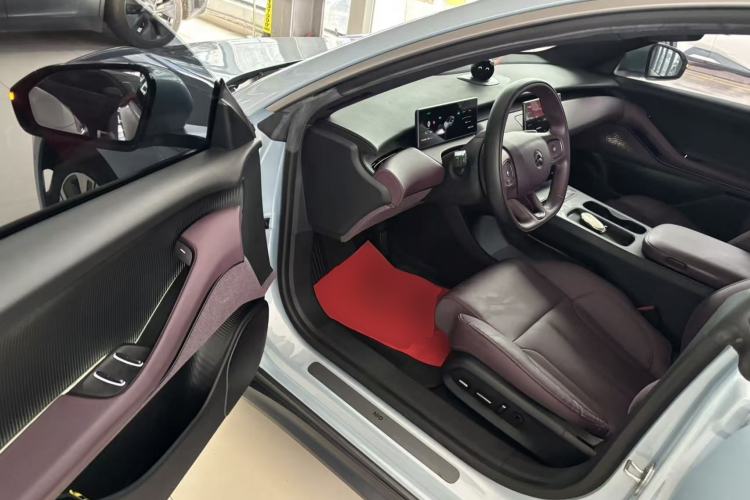 Used Nio ET5 2022 75 kWh Driver Seat