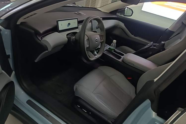 Used Nio ET5 2022 75 kWh Driver Seat