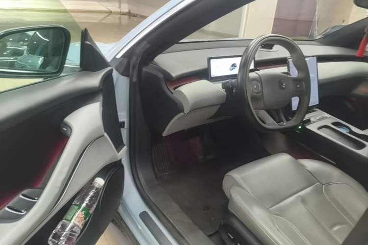 Used Nio ET5 2022 75 kWh Driver Seat