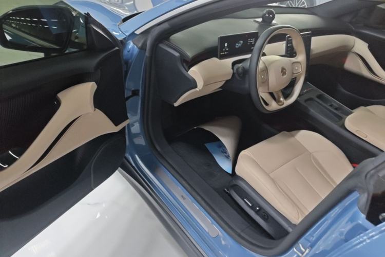 Used Nio ET5 2022 75 kWh Driver Seat