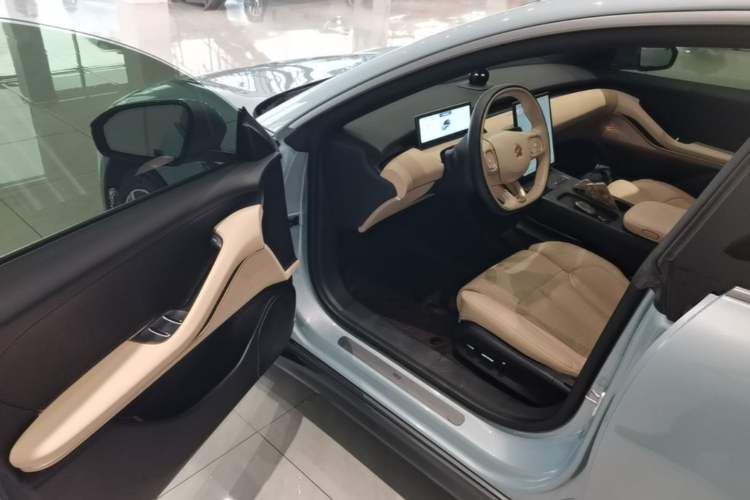 Used Nio ET5 2022 75 kWh Driver Seat