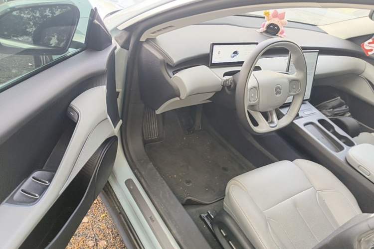 Used Nio ET5 2022 75 kWh Driver Seat