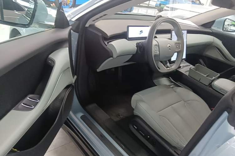 Used Nio ET5 2022 75 kWh Driver Seat