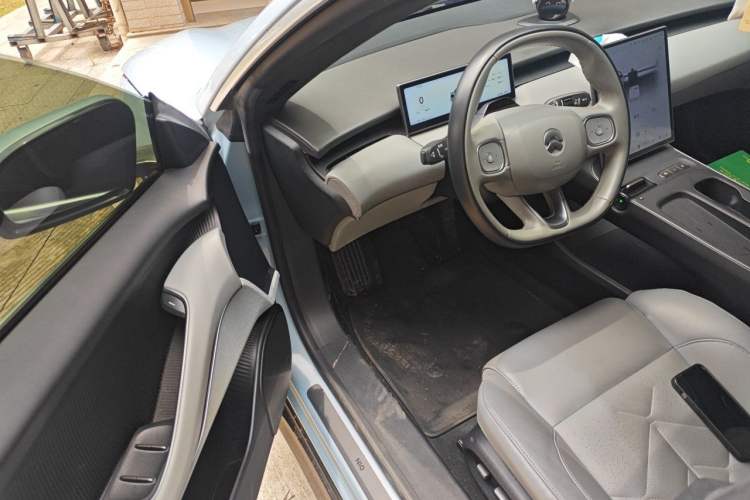 Used Nio ET5 2022 75 kWh Driver Seat