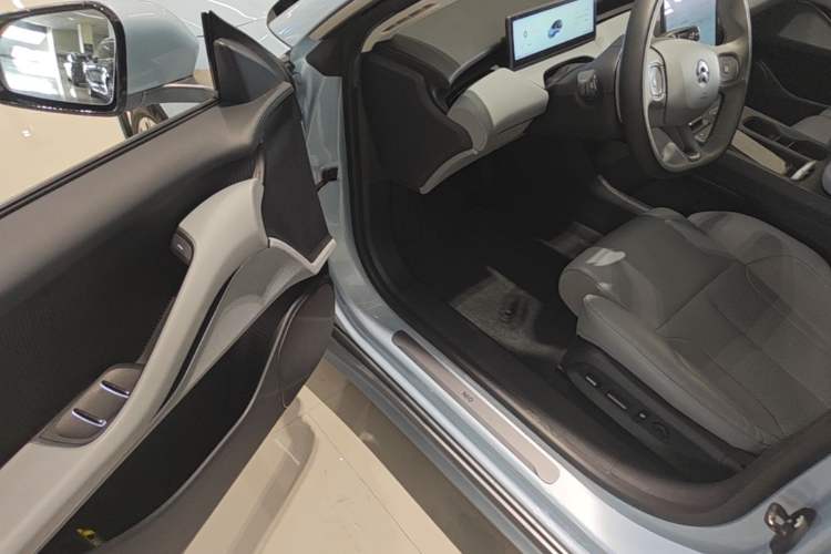 Used Nio ET5 2022 75 kWh Driver Seat
