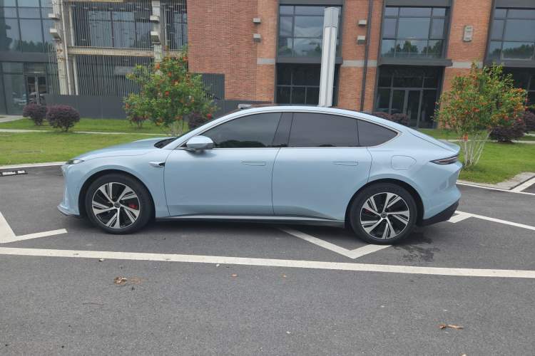 Used Nio ET5 2022 75 kWh Exterior 1