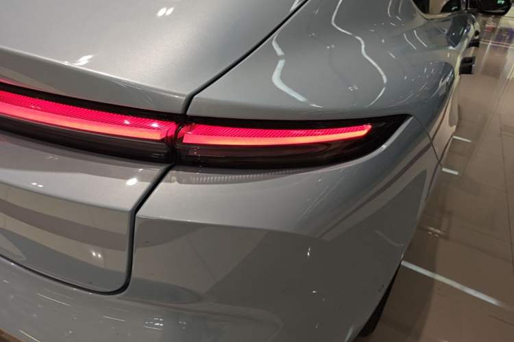 Used Nio ET5 2022 75 kWh Exterior 1