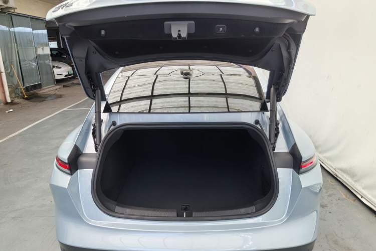 Used Nio ET5 2022 75 kWh Exterior 11