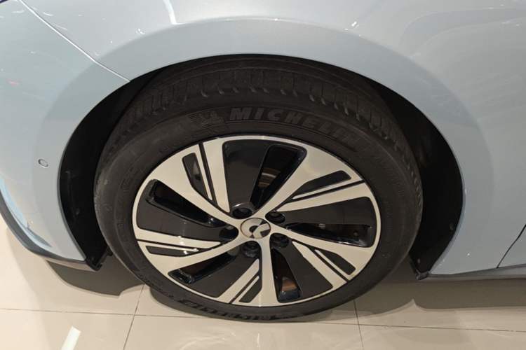 Used Nio ET5 2022 75 kWh Exterior 2