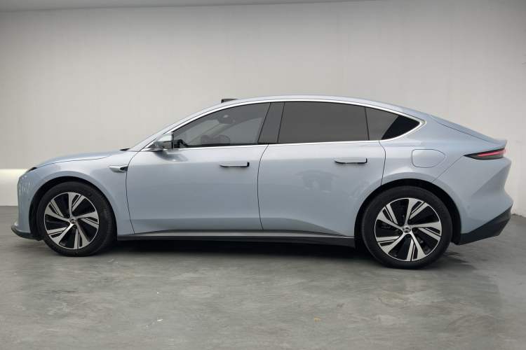Used Nio ET5 2022 75 kWh Exterior 6