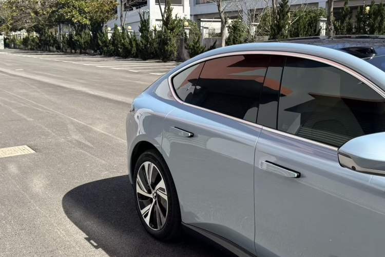 Used Nio ET5 2022 75 kWh Exterior 7