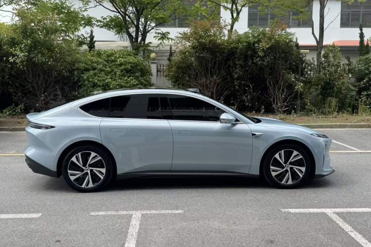 Used Nio ET5 2022 75 kWh Exterior 7