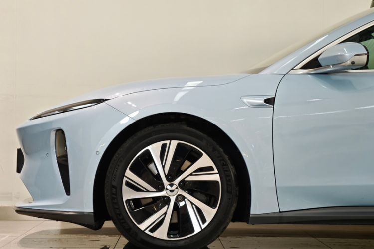 Used Nio ET5 2022 75 kWh Exterior 8