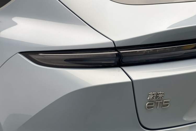 Used Nio ET5 2022 75 kWh Exterior 9