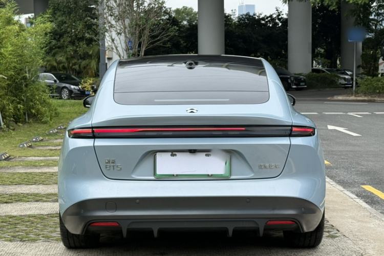 Used Nio ET5 2022 75 kWh Exterior 9