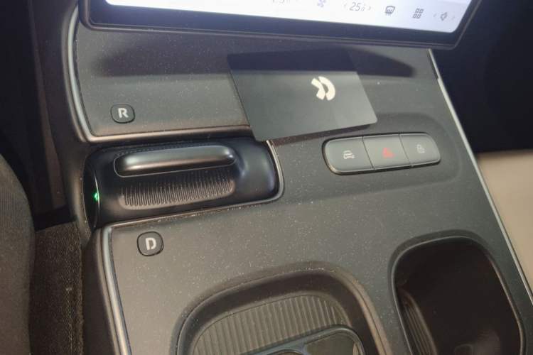 Used Nio ET5 2022 75 kWh Gear Lever