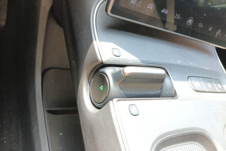 Used Nio ET5 2022 75 kWh Gear Lever