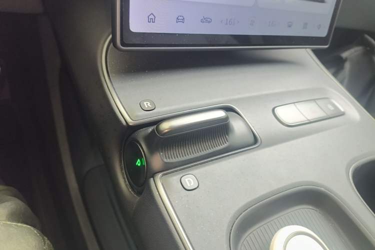 Used Nio ET5 2022 75 kWh Gear Lever
