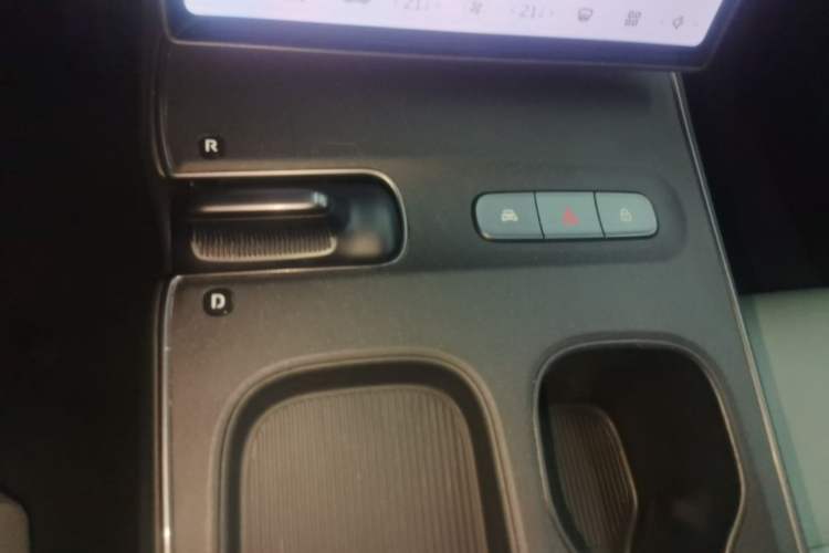 Used Nio ET5 2022 75 kWh Gear Lever