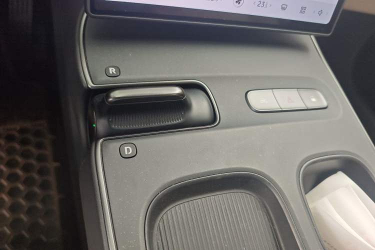 Used Nio ET5 2022 75 kWh Gear Lever