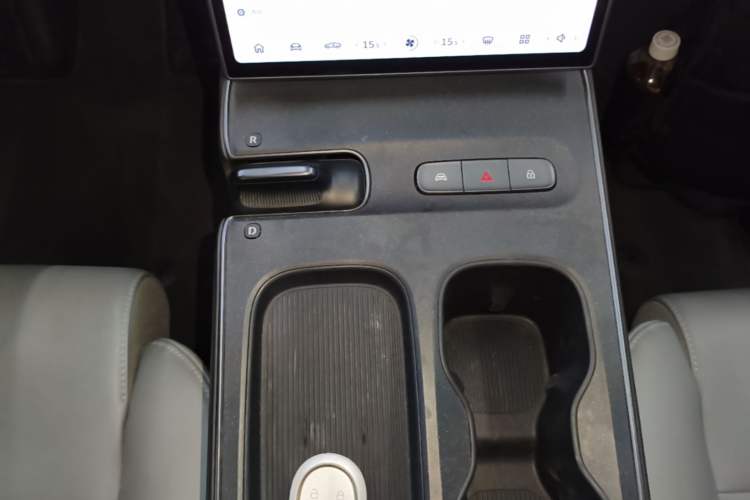 Used Nio ET5 2022 75 kWh Gear Lever
