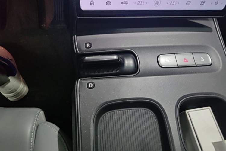 Used Nio ET5 2022 75 kWh Gear Lever