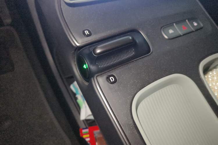 Used Nio ET5 2022 75 kWh Gear Lever