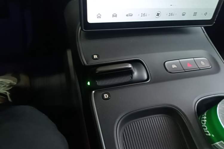 Used Nio ET5 2022 75 kWh Gear Lever