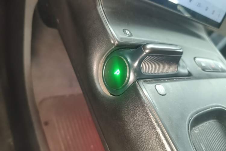 Used Nio ET5 2022 75 kWh Gear Lever