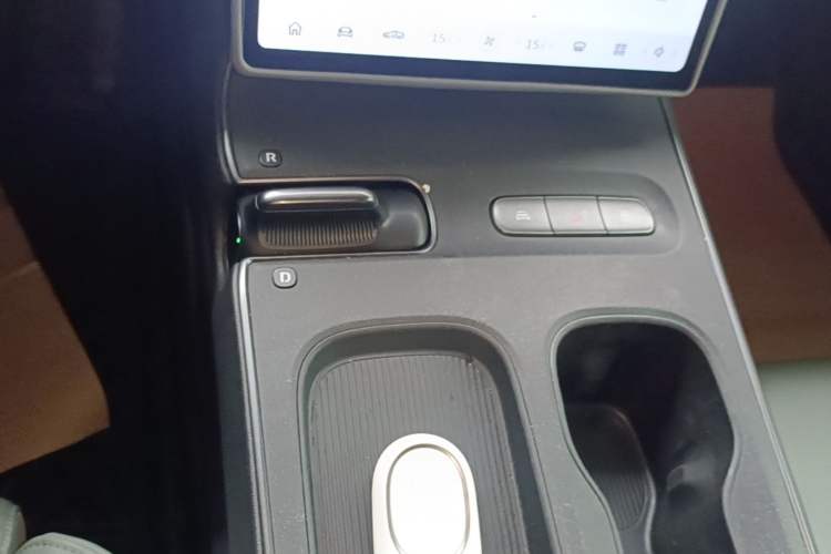 Used Nio ET5 2022 75 kWh Gear Lever