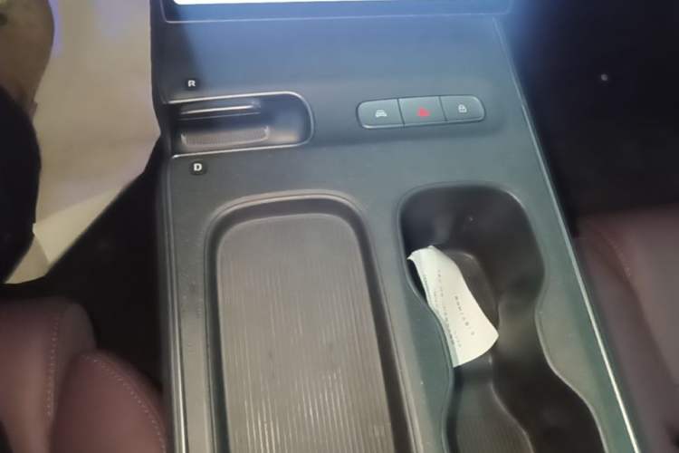 Used Nio ET5 2022 75 kWh Gear Lever