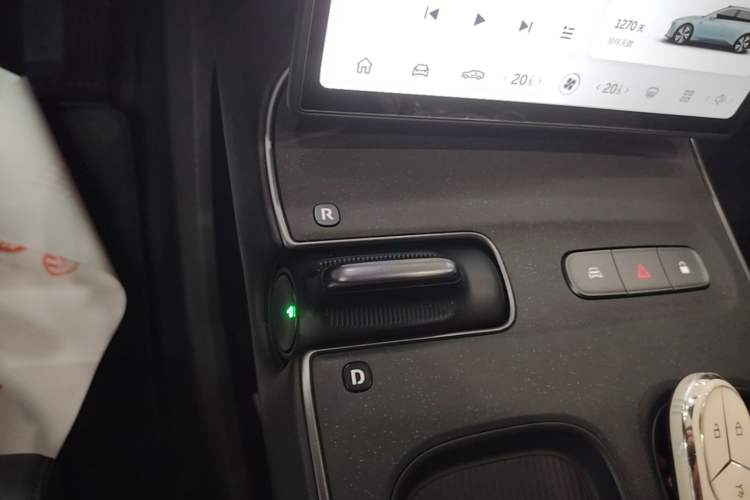 Used Nio ET5 2022 75 kWh Gear Lever