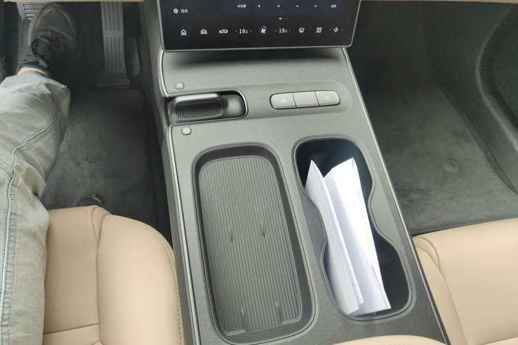 Used Nio ET5 2022 75 kWh Gear Lever