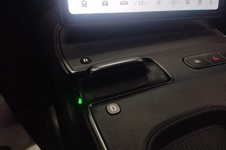 Used Nio ET5 2022 75 kWh Gear Lever