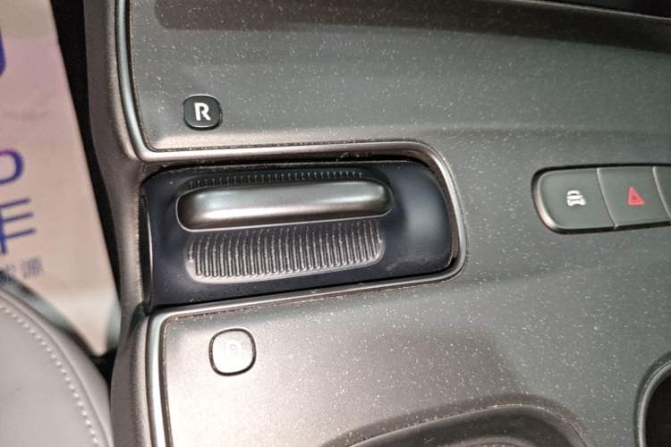 Used Nio ET5 2022 75 kWh Gear Lever