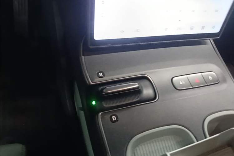 Used Nio ET5 2022 75 kWh Gear Lever