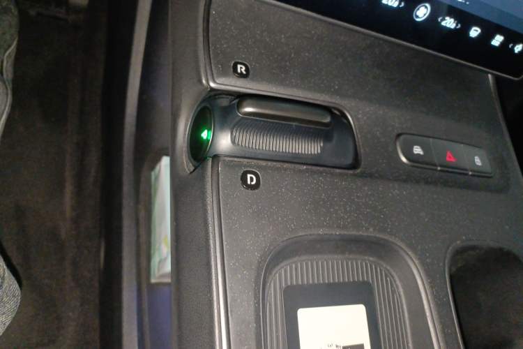 Used Nio ET5 2022 75 kWh Gear Lever