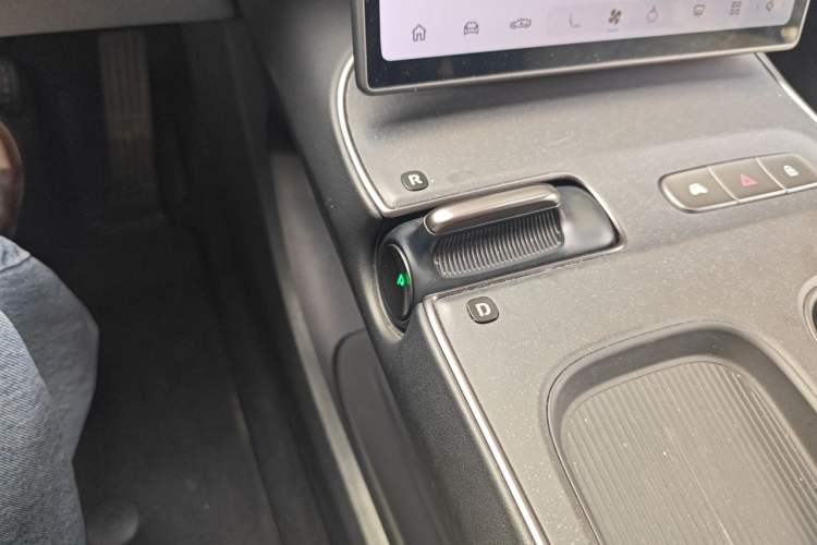 Used Nio ET5 2022 75 kWh Gear Lever