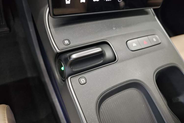 Used Nio ET5 2022 75 kWh Gear Lever