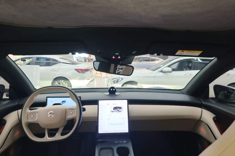 Used Nio ET5 2022 75 kWh Headliner
