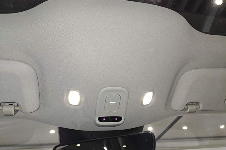 Used Nio ET5 2022 75 kWh Headliner
