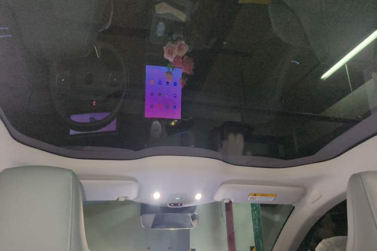 Used Nio ET5 2022 75 kWh Headliner