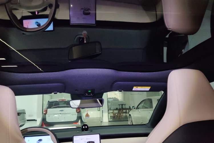 Used Nio ET5 2022 75 kWh Headliner