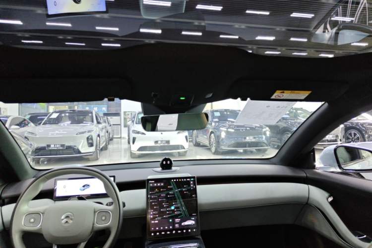 Used Nio ET5 2022 75 kWh Headliner